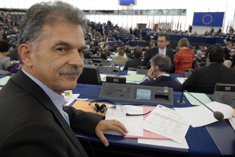 Fotografi 1: MEP Spyros DANELLIS in Plenary Session