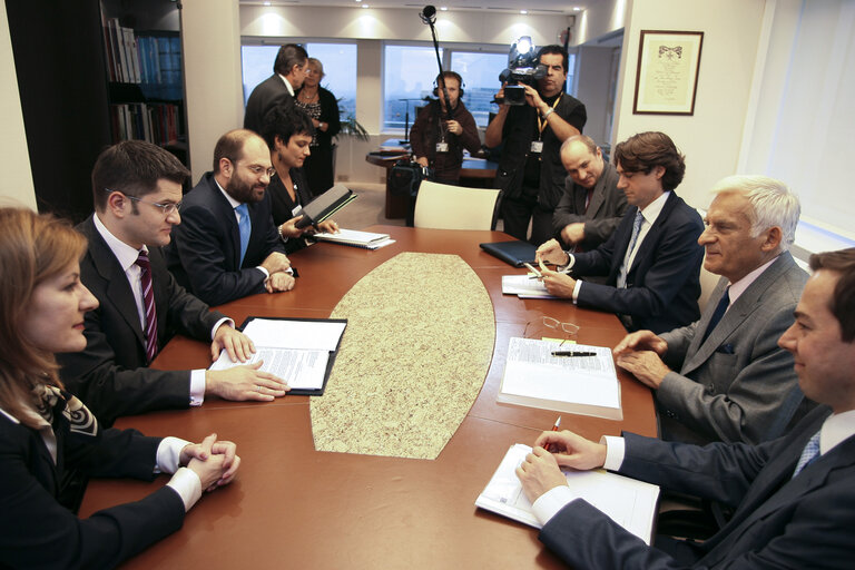 Fotografija 1: Meeting with Vuk JEREMIC, Minster of Foreign Affairs of the Republic of Serbia