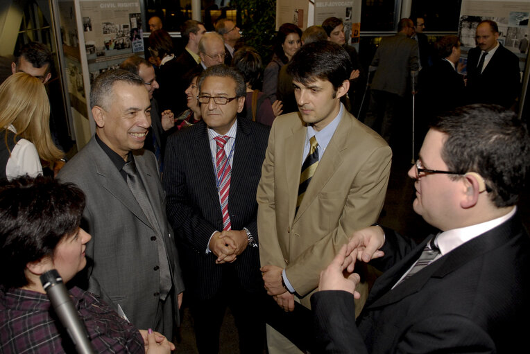 Billede 3: Fair chances for both men and women  Women’s rights/Equal opportunities