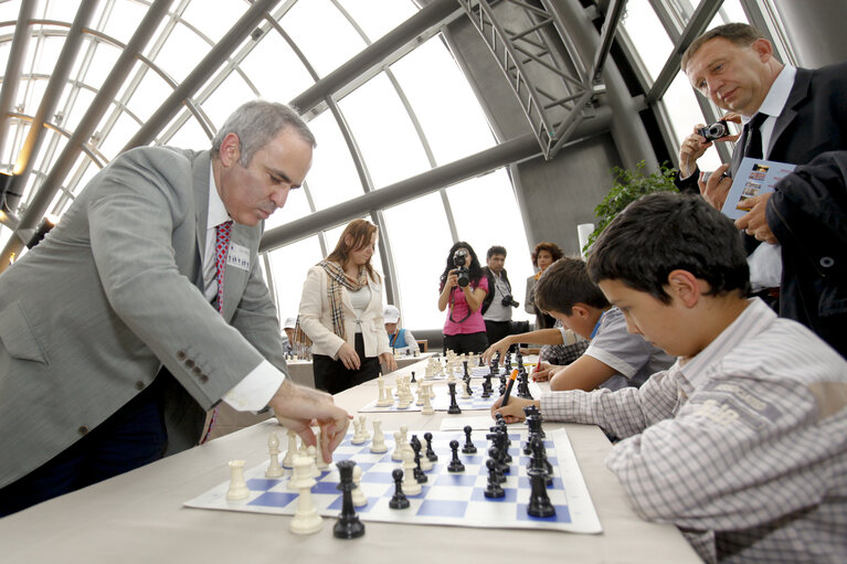 Photo 9 : Chess in European School. Chess tournament