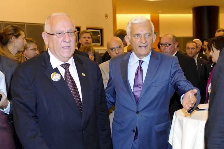 Foto 12: Exhibition gilad SHALIT with EP President and Speaker of the Knesset