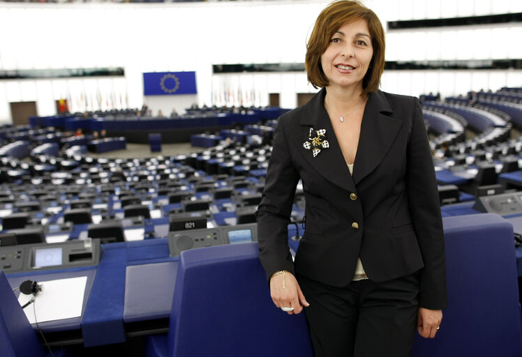 Foto 7: Portrait of MEP Monica GIUNTINI