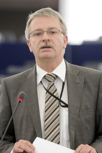 Foto 47: MEPs during the Plenary Session in Strasbourg - week 37  - Famine in East Africa