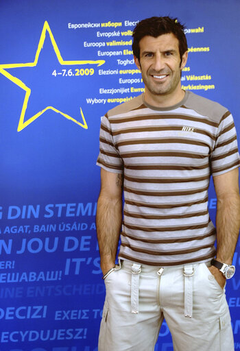 Foto 7: LUIS FIGO FOR EUROPEAN ELECTION