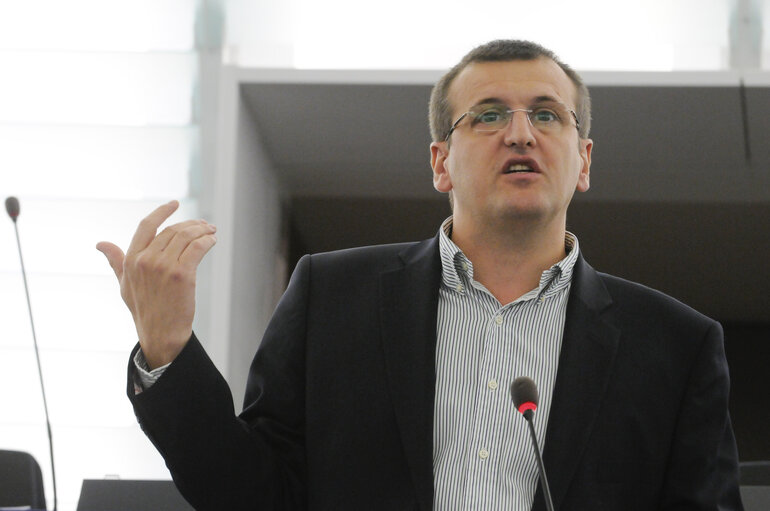 Foto 36: MEPs during the Plenary Session in Strasbourg - week 37  - Famine in East Africa