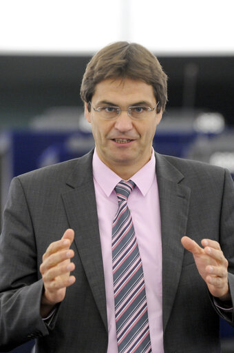 Fotografie 14: MEPs during the Plenary Session in Strasbourg - week 37  - EU position and commitment in advance of the UN high-level meeting on the prevention and control of non-communicable diseases