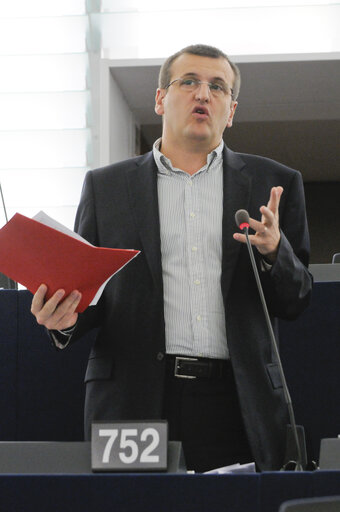 Foto 37: MEPs during the Plenary Session in Strasbourg - week 37  - Famine in East Africa