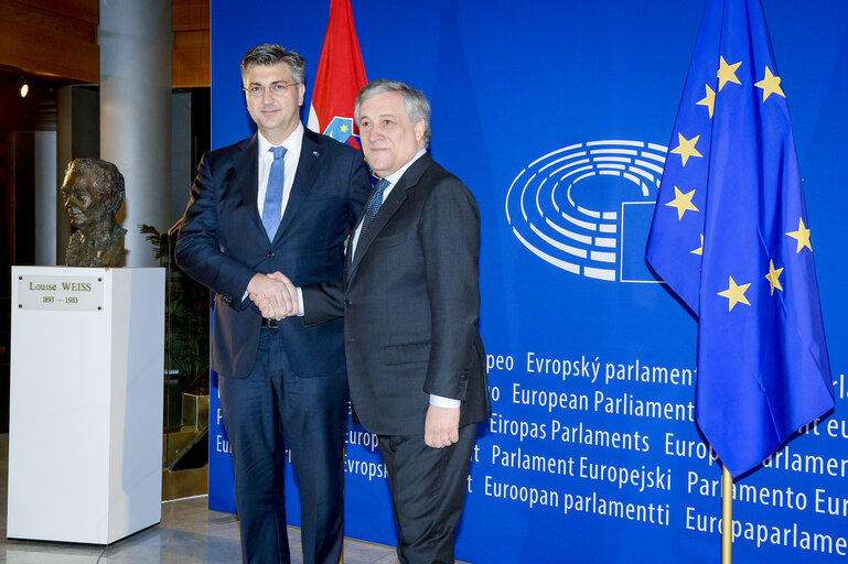 Zdjęcie 2: Antonio TAJANI - EP President meets with Andrej PLENKOVIC - Prime Minister of Croatia - Arrival