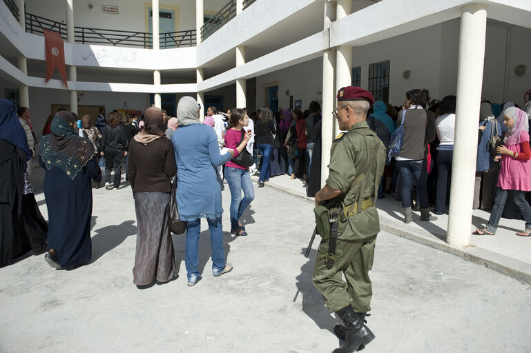 Valokuva 35: Day of election of the Tunisian Constituent Assembly in Tunis.