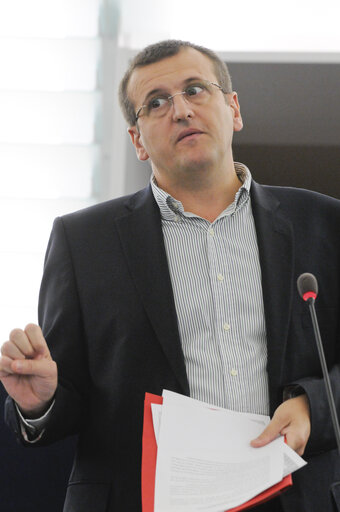 Fotografie 38: MEPs during the Plenary Session in Strasbourg - week 37  - Famine in East Africa