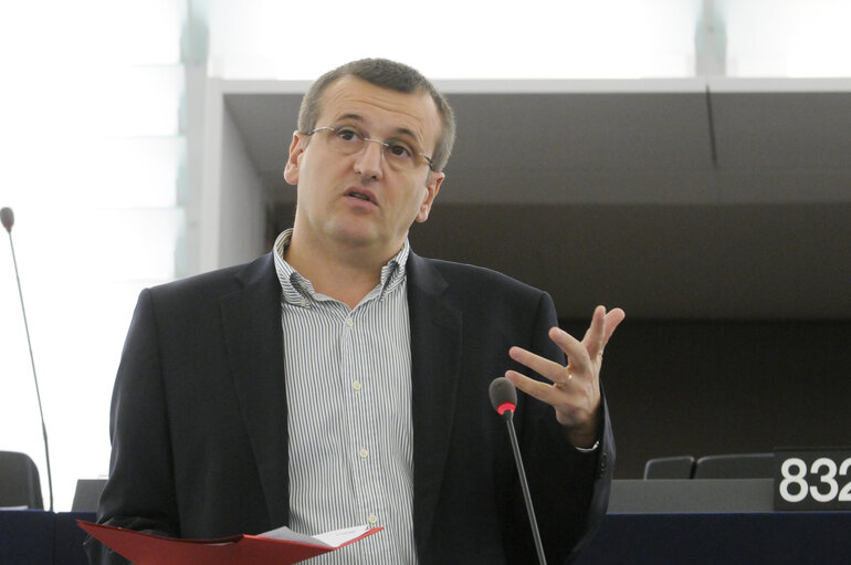 Foto 39: MEPs during the Plenary Session in Strasbourg - week 37  - Famine in East Africa