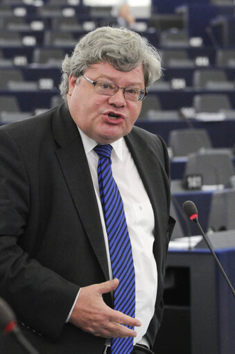 Fotografie 50: MEPs during the Plenary Session in Strasbourg - week 37  - Famine in East Africa