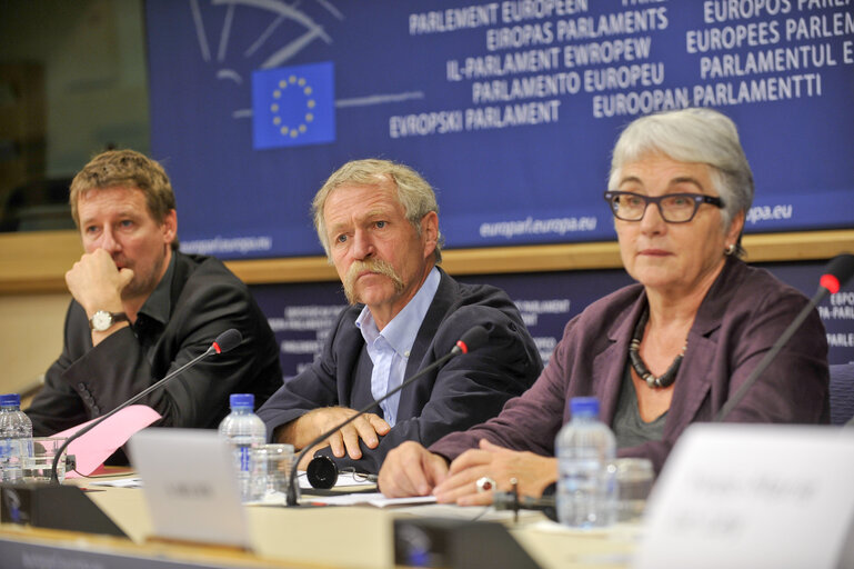 Nuotrauka 17: Press Conference on Green Algae that plague the Coast of Brittany in France.