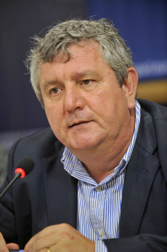 Fotó 11: Press Conference on Green Algae that plague the Coast of Brittany in France.