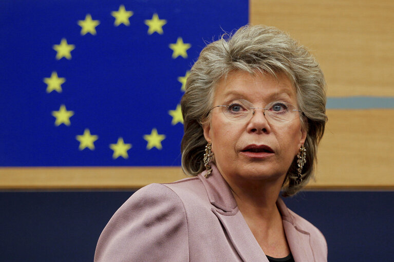 Fotografi 2: Press Conference  Communication on an EU anti drugs policy with Commissioner Viviane REDING