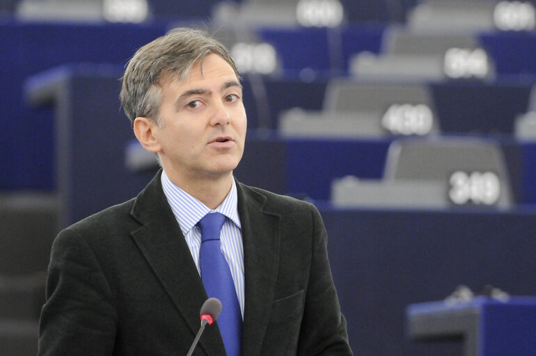 Foto 29: MEPs during the Plenary Session in Strasbourg - week 37  - EU position and commitment in advance of the UN high-level meeting on the prevention and control of non-communicable diseases