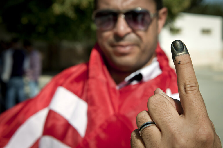 Fotografie 19: Mission to monitor the upcoming elections for a Constituent Assembly in Tunisia