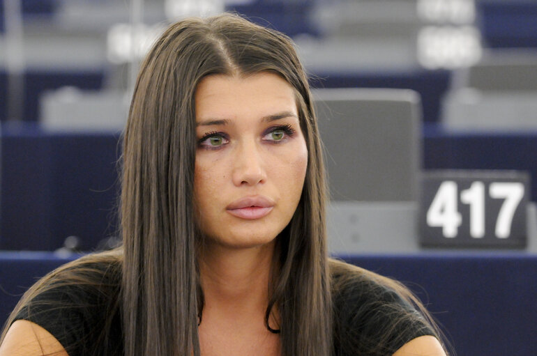 Foto 34: MEPs during the Plenary Session in Strasbourg - week 37  - Famine in East Africa