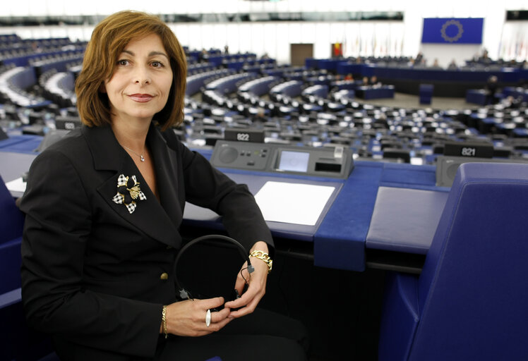 Foto 6: Portrait of MEP Monica GIUNTINI