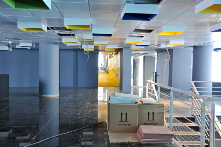 Снимка 20: Visitors center in the WIB building at the European Parliament in Brussels. Construction works