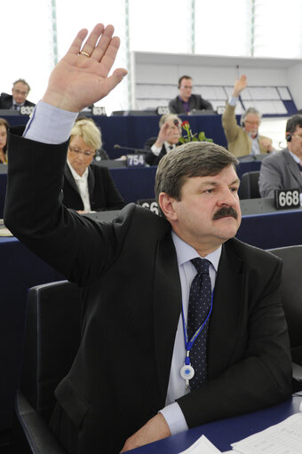 Fotografie 2: MEP Jaroslaw KALINOWSKI attends a plenary session in Strasbourg