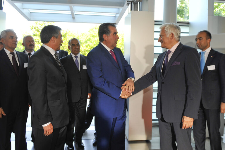 Suriet 2: EP President meets with President of the Republic of Tajikistan - Arrival