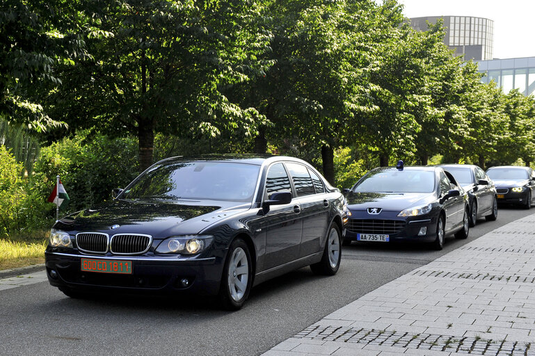 Foto 6: EP President meets with President of the Republic of Tajikistan - Arrival