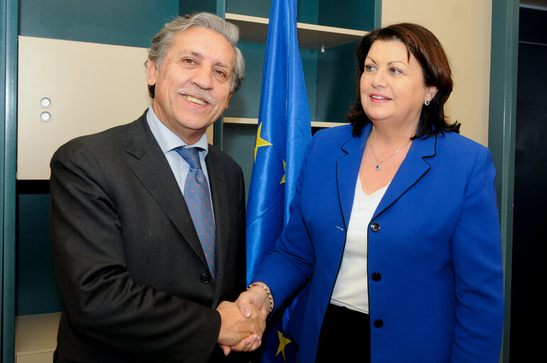 Photo 1: Spanish Secretary of State of meets with the European Commissioner for Research, Innovation and Science.