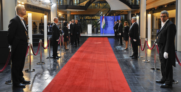 Foto 7: EP President meets with President of the Republic of Tajikistan - Arrival