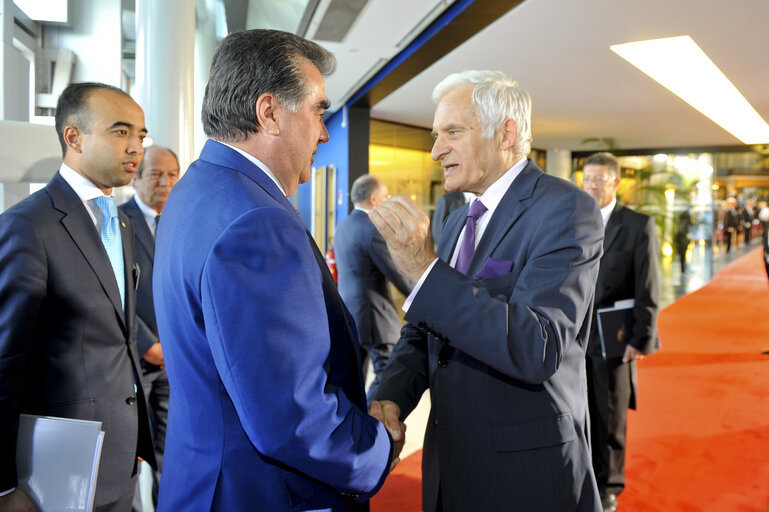 Fotó 3: EP President meets with President of the Republic of Tajikistan - Arrival