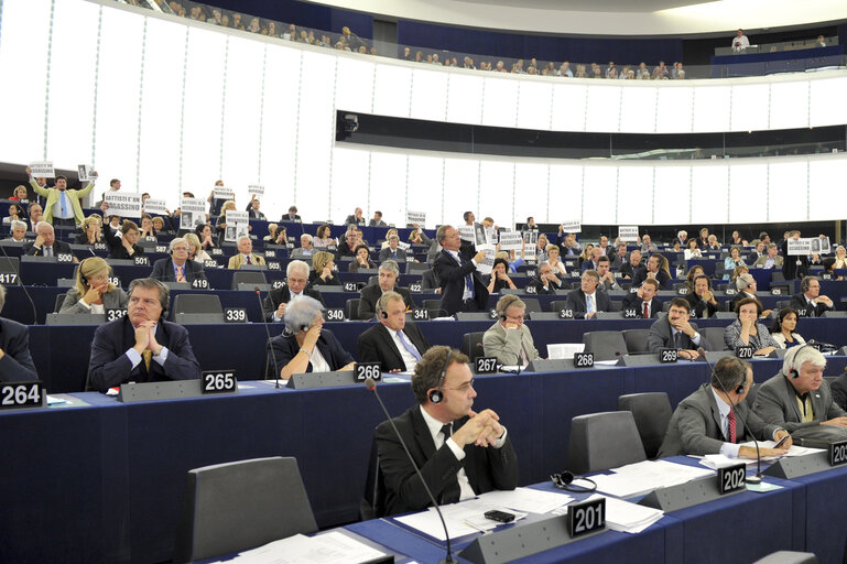 Manifestation in the Hemicycle, Battisti is a murderer