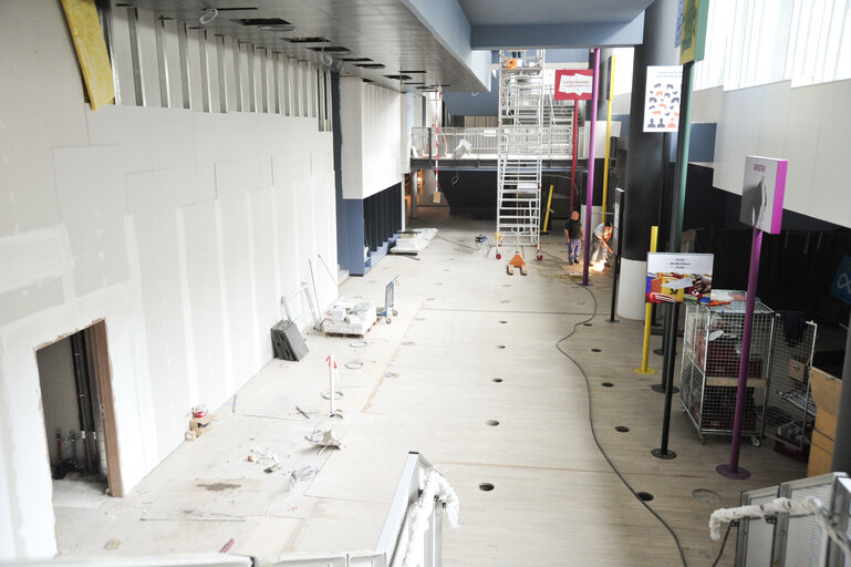 Foto 23: Visitors center in the WIB building at the European Parliament in Brussels. Construction works