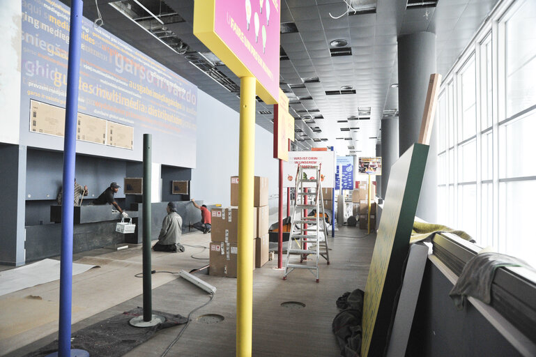 Foto 14: Visitors center in the WIB building at the European Parliament in Brussels. Construction works