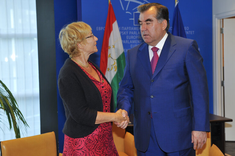 Valokuva 6: Visit of the President of the Republic of Tajikistan. Meeting with the Chairman of the Delegation for the relations with Iraq and the Rapporteur for the Committee on Industry, Research and Energy