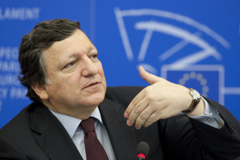 Fotografie 2: European Commission President Jose Manuel Barroso during press conference at the european parliement in Strasbourg the 7/07/2010