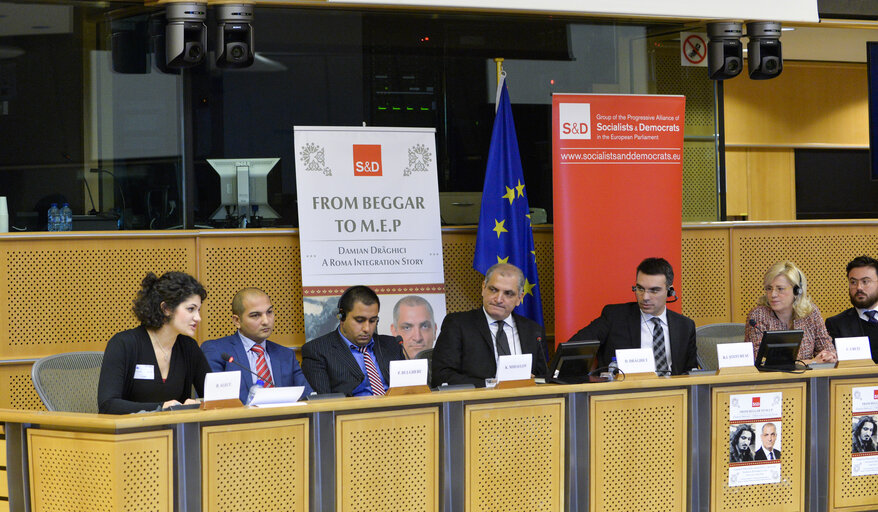 Fotogrāfija 11: Meeting:  From Beggar to MEP a Roma Integration Story