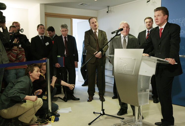 Valokuva 23: Press conference with EP President and the head of Gazprom.