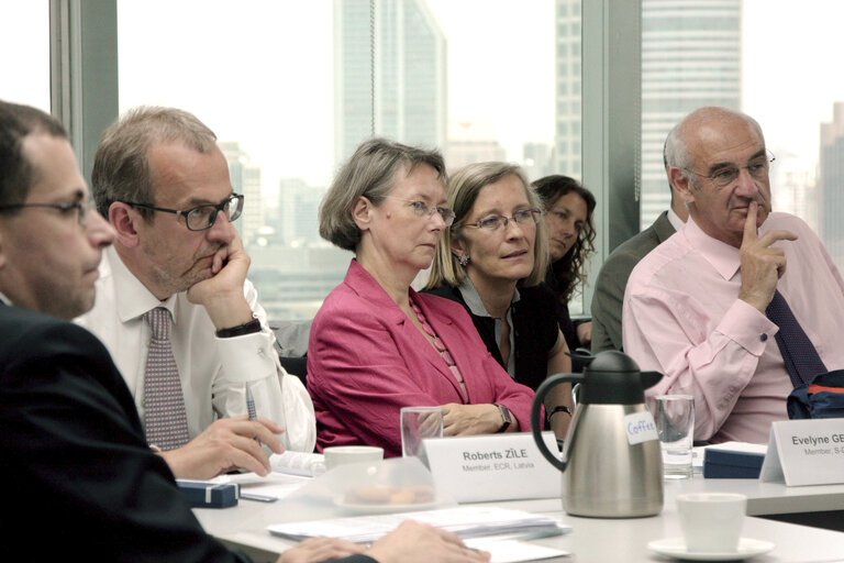 Jerzy Buzek EP President is received by Greece's Prime Minister Georgios Papandreou during an official visit to Greece