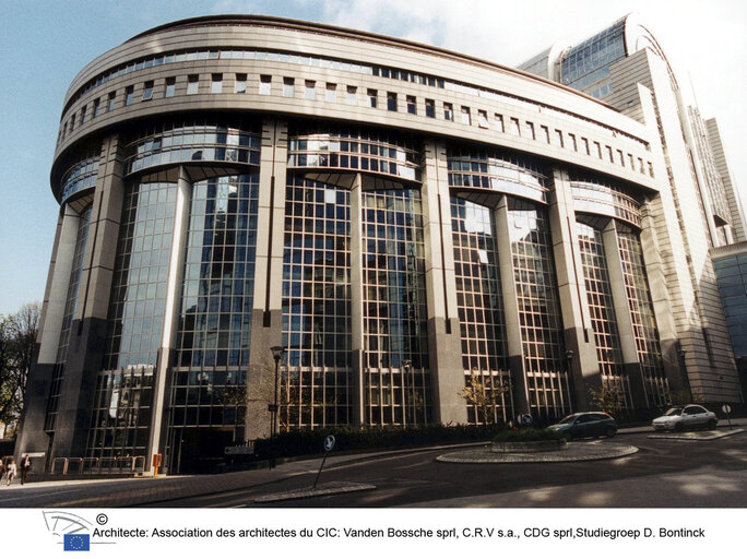 Outside view of the Paul-Henri SPAAK Building.PHS