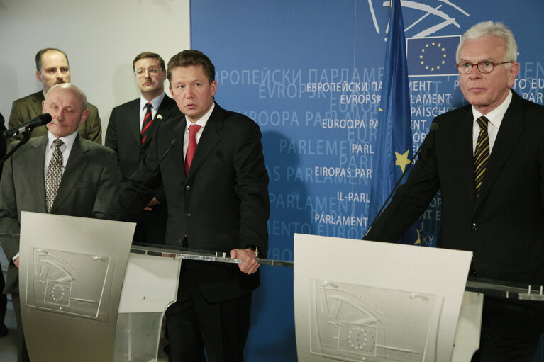 Valokuva 17: Press conference with EP President and the head of Gazprom.