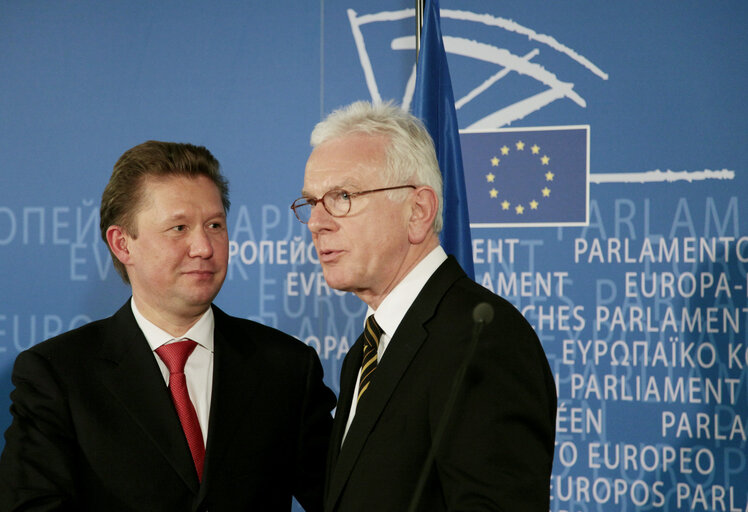 Valokuva 1: EP President meets with the head of Gazprom.