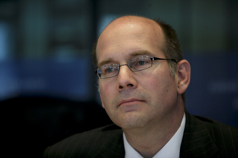 Special Committee on the financial Ecoomic and Social (CRIS)