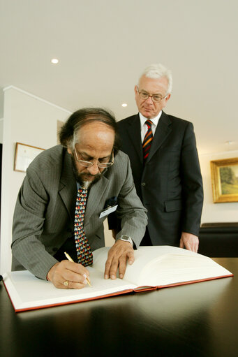 Nuotrauka 5: EP President meets with the 2007 Nobel Peace Prize winner and Chair of the Intergovernmental Panel on Climate Change.