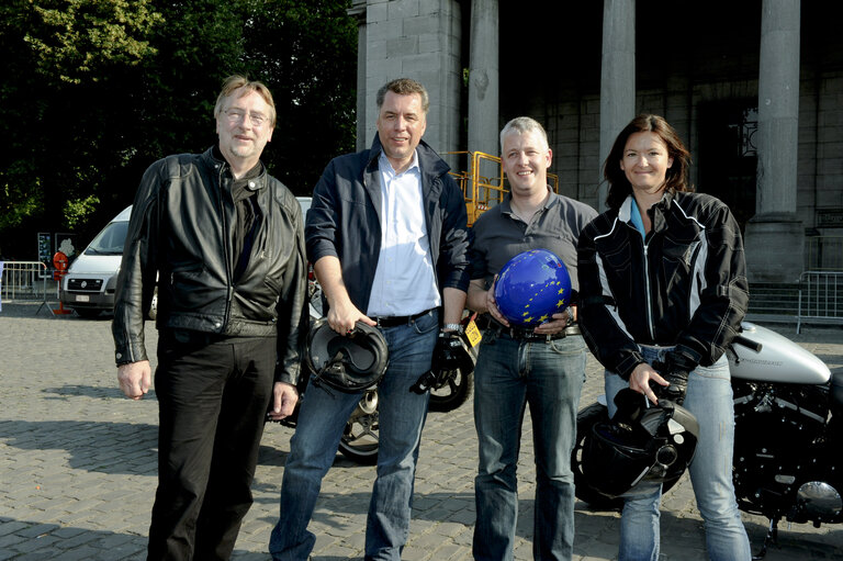 Fotografie 12: Motorcycling into the 21 st Century