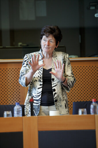 Fotografija 1: MEP Elisabeth Jeggle receives German experts