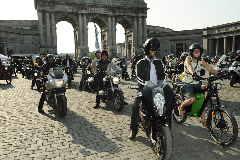 Fotografie 7: Motorcycling into the 21 st Century