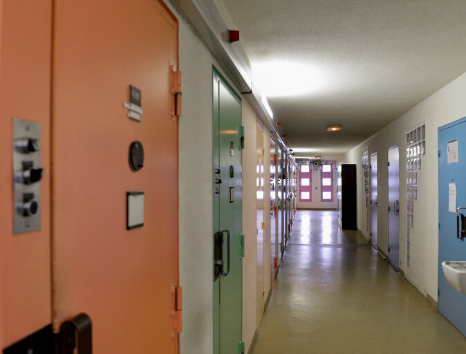 Fotogrāfija 19: Strasbourg detention centre.  Jailhouse corridors.