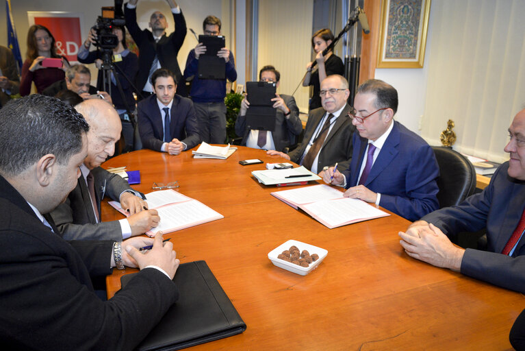 Valokuva 9: Meeting with a Palestinian delegation at the European Parliament in Brussels