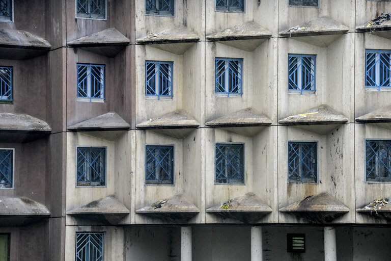 Valokuva 3: Outside view of the Strasbourg detention centre.