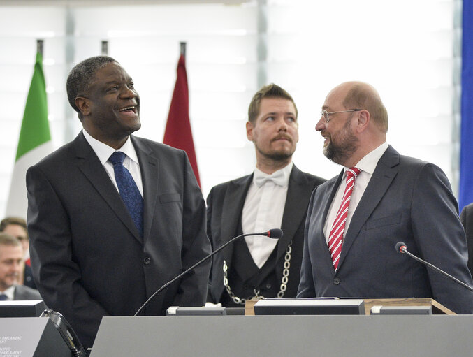 Valokuva 29: Sakharov Prize 2014 award ceremony in plenary presided by EP President
